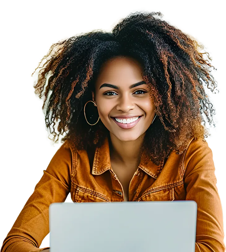 Mulher sorridente usando laptop.